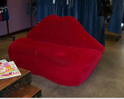 red lips couch sofa loveseat