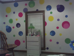 How to paint circles and polka dots on the wall without using stencils, decals stickers appliques or wallpaper cut outs