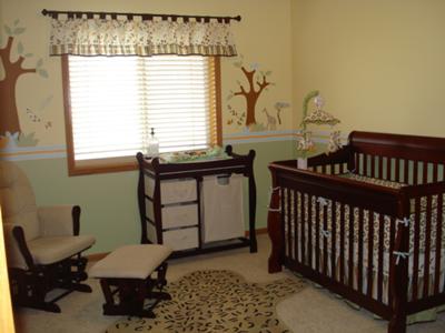 Nursery Furniture on Safari Theme Baby Nursery With Homemade Crib Quilt