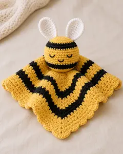 crochet-bee-lovey-pattern