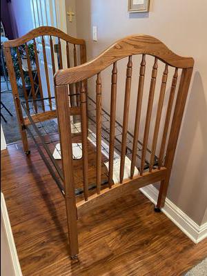 Simmons Crib Model No. 1431 94 117 Without Sides
