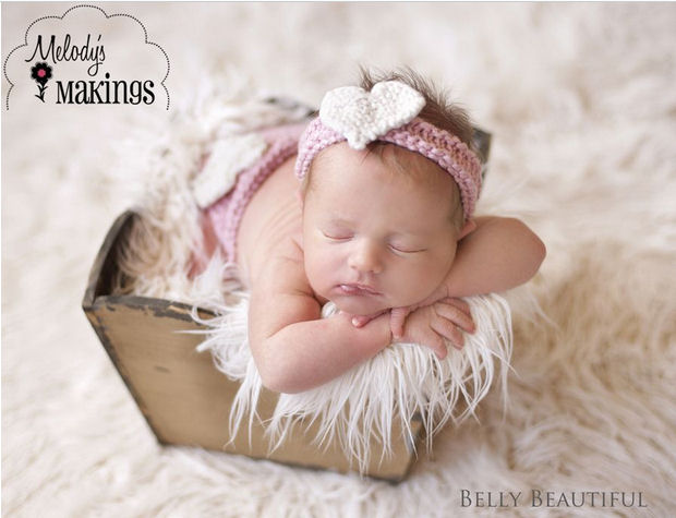 Baby girl diaper cover knitting pattern.  Knitted baby diaper cover and headband set with a heart on the head band.   A sweetheart photo prop perfect for a newborn infant girl first photo shoot.