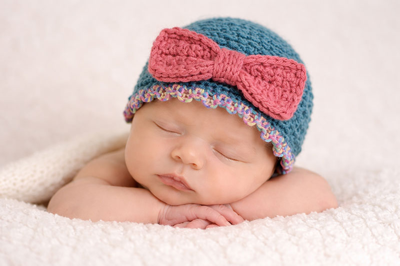 Newborn baby girl bow baby beanie hat crochet pattern for chunky yarn