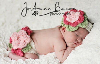 newborn baby girl chunky yarn baby diaper cover and headband set with large flower crochet pattern photo prop portrait