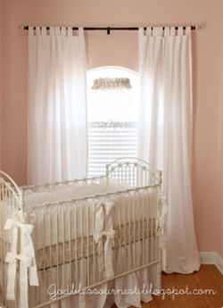 Antique white vintage style metal baby crib bed