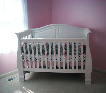 Picture of a white Jardine Madison 4 in 1 baby crib