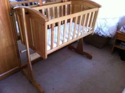 Mamas and Papas Swinging Baby Crib Bed