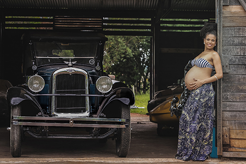Vintage car theme maternity photo poses posing pregnancy shoot idea