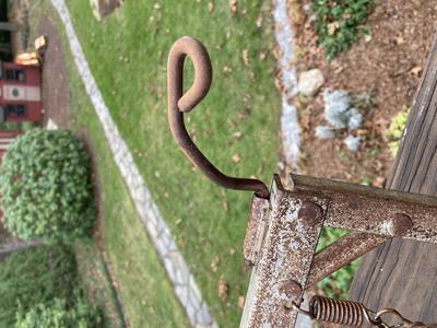 Metal mattress support hook for an old crib 
