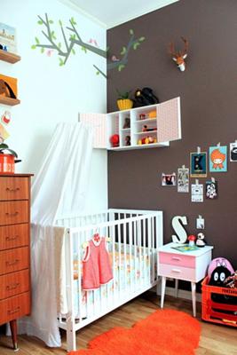 Retro baby nursery with an orange chocolate brown and blue color scheme